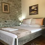 The Mosaic House - Shtepia Me Mozaik 招待所 4*