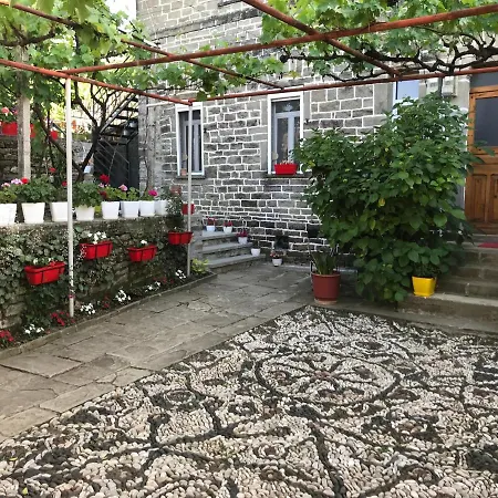 The Mosaic House - Shtepia Me Mozaik Guest house