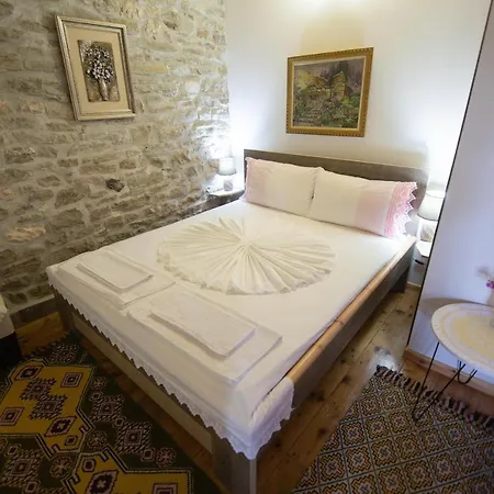 The Mosaic House - Shtepia Me Mozaik Guest house