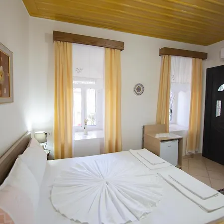 The Mosaic House - Shtepia Me Mozaik Guest house