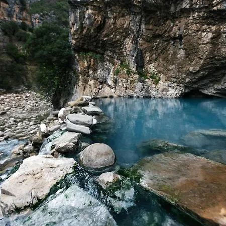 The Mosaic House - Shtepia Me Mozaik ゲストハウス Përmet