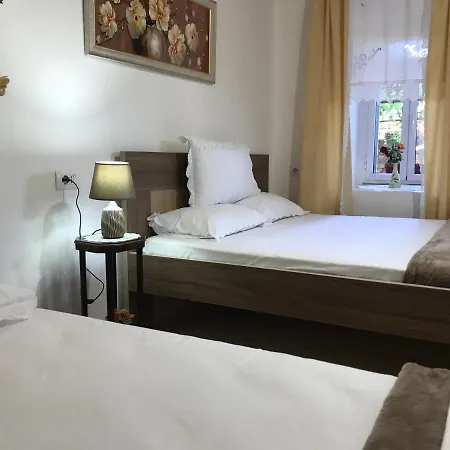 The Mosaic House - Shtepia Me Mozaik Guest house